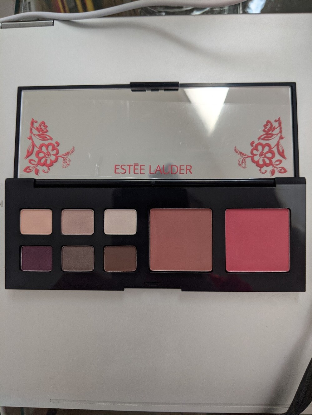ESTEE LAUDER Neutral & Pink Eyeshadow and Blush Palette